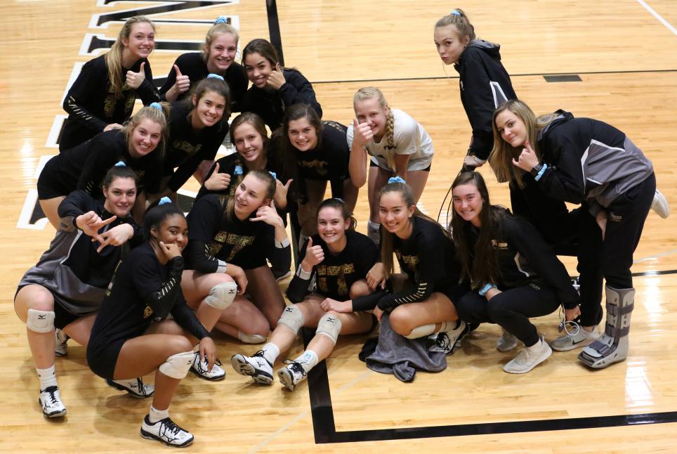 The Penn Volleyball Team before the Semi-state Championship Game.
